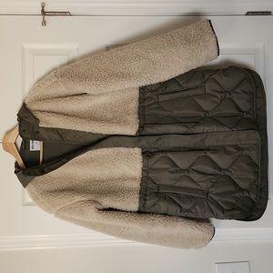 Faux Sherpa and Quilted Green Old Navy long jacket Sz M